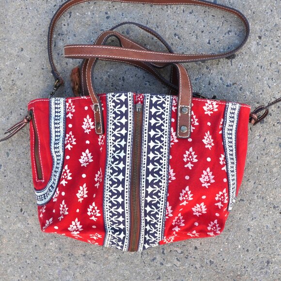 Tommy Hilfiger Boho Red Blue Tan Patterned Hobo Bag Expandable - Picture 3 of 8